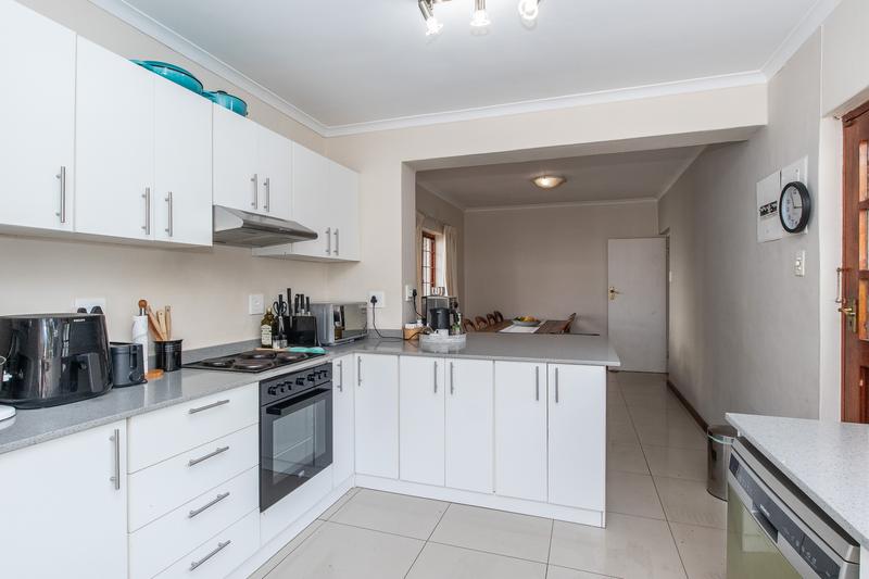 To Let 3 Bedroom Property for Rent in Meadowridge Western Cape